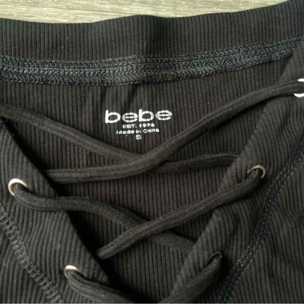 Bebe Ribbed Short Sleeve Rhinestone Tee Size S Black Y2K vibes - Picture 3 of 5